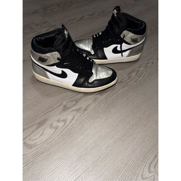 Air Jordan 1s silver toe - Picture 1 of 3
